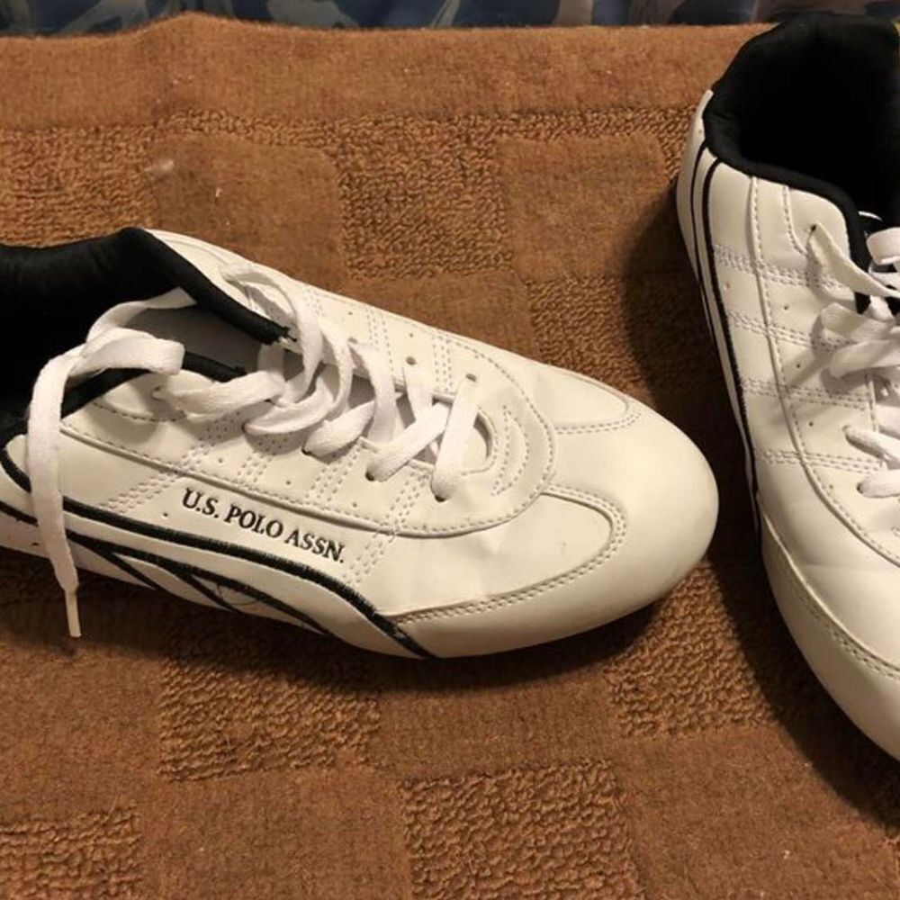 Vintage Womans Polo black/white canvas gymshoes NWOT